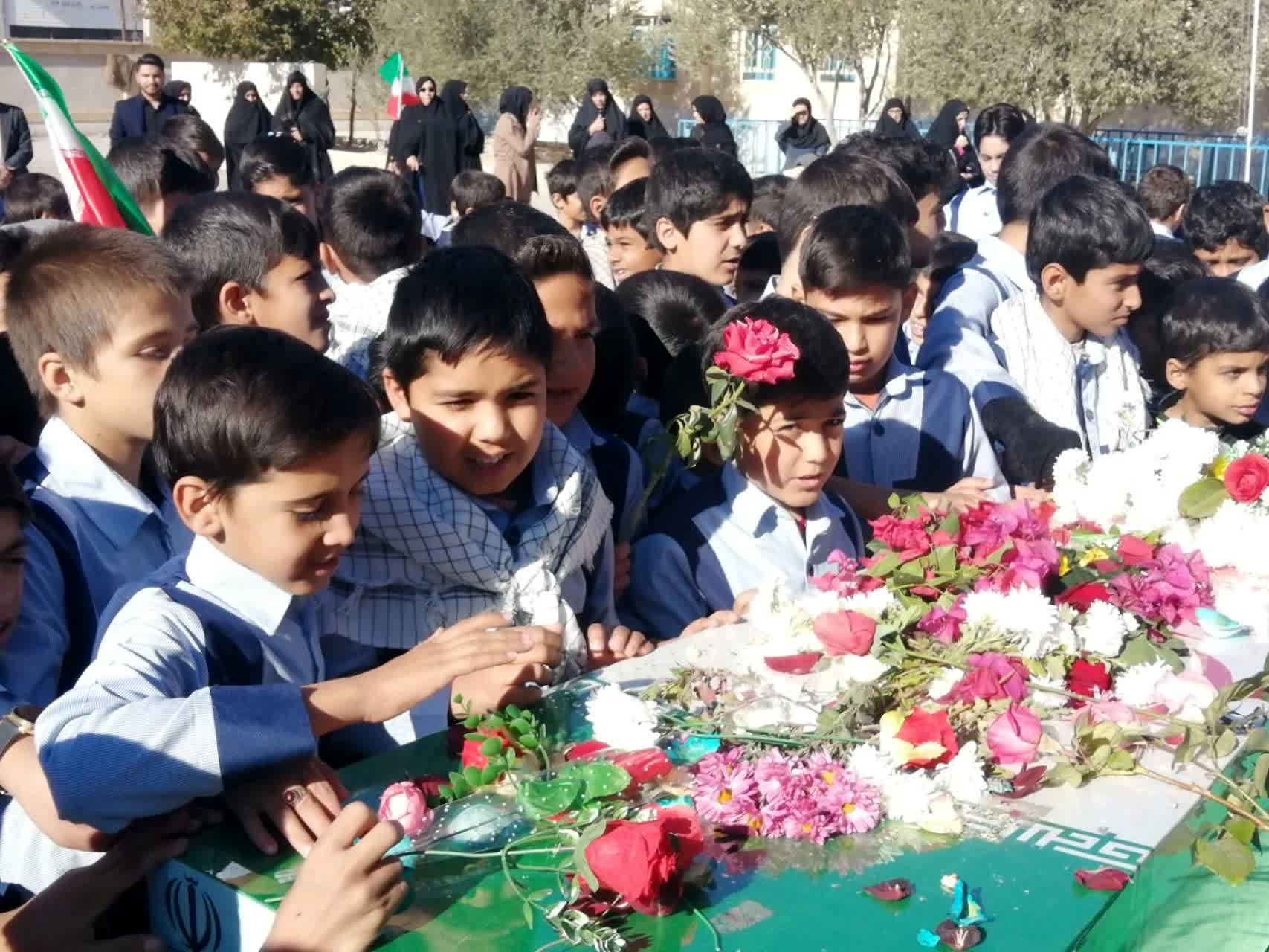 شهید گمنام، میهمان ویژه مدارس شهرستان خاتم شد