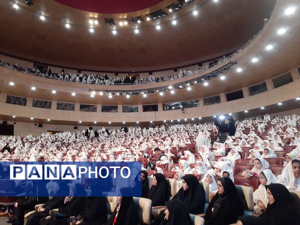 جشن تکلیف با شکوه ۲۰۰۰ نفره دانش‌آموزان کلاس سومی منطقه ۱۷