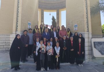 حضور جمعی از دانش‌آموزان مدارس شاهد ناحیه ۴ در گلستان شهدا