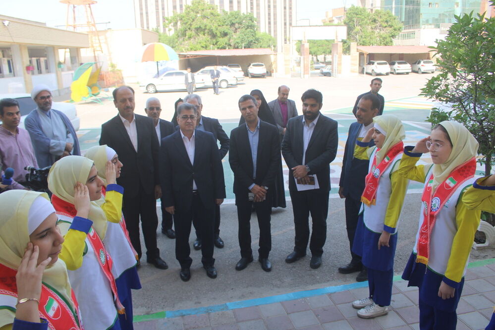 آیین سپاس معلم در دبستان دخترانه شهید باهنر بوشهر