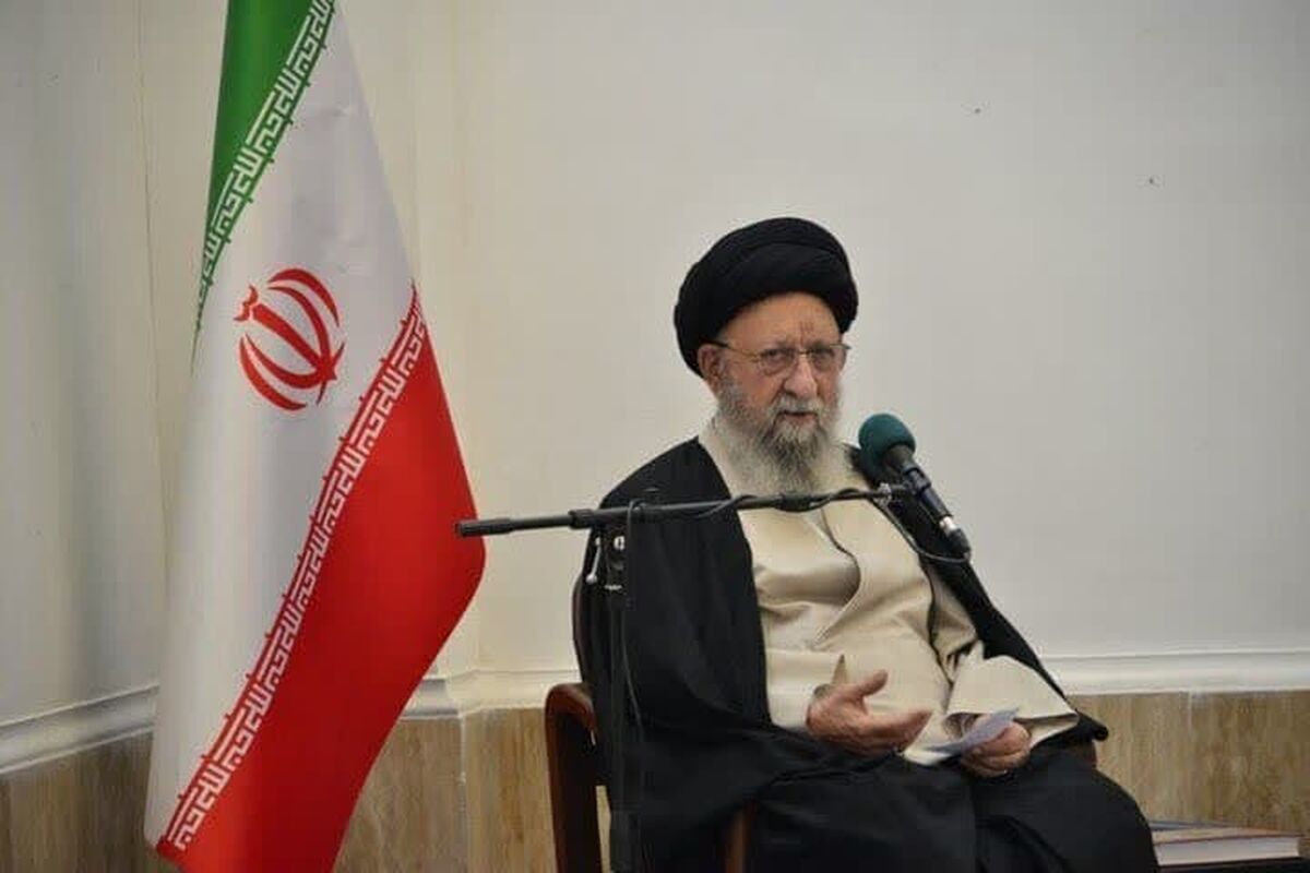 آیت‌الله نورمفیدی: وحدت سپاه و ارتش رمز صلابت نظام جمهوری اسلامی است