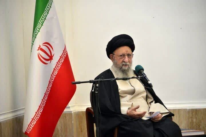 آیت‌الله نورمفیدی: وحدت سپاه و ارتش رمز صلابت نظام جمهوری اسلامی است