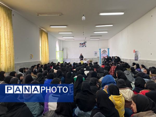 برگزاری جلسه پیشگیری از آسیب‌های اجتماعی در هنرستان بصیرت آشخانه