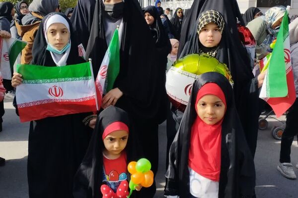حضور با شکوه مردم زرقان در راهپیمایی 22 بهمن ماه