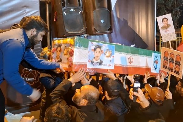 آیین وداع با پیکر دانش آموز شهید محمد حسین دهقان در قم