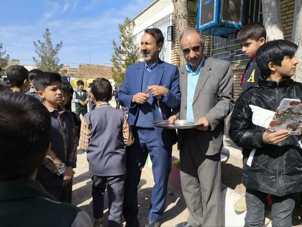 برگزاری مراسم تقدیر واهدای جایزه به دانش آموزان دبستان شهید پسندیده فدافن