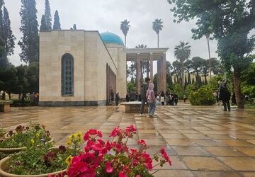 سعدیا مرد نکونام نمیرد هرگز