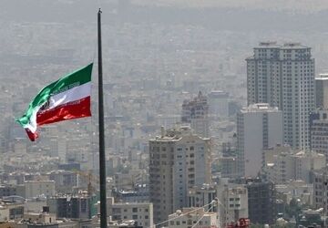 باد و گرد و خاک در تهران