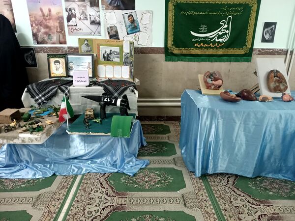 برگزاری مراسم انجمن اسلامی و مدرسه مقاومت در دبیرستان ایثار