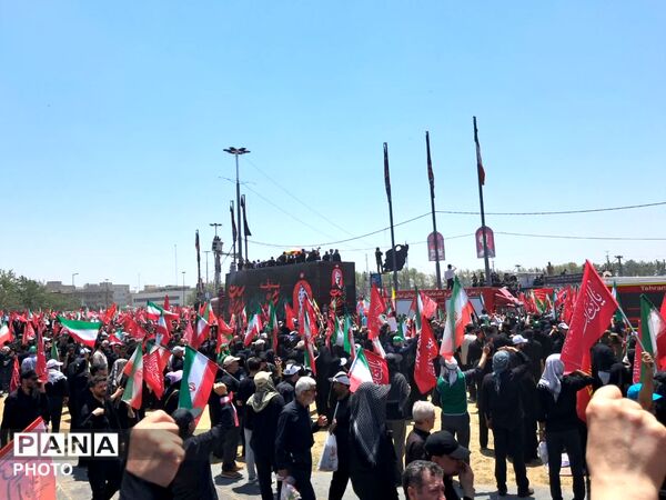  آخرین  وداع  ملت ایران با رهبر شهید در روز تشییع 