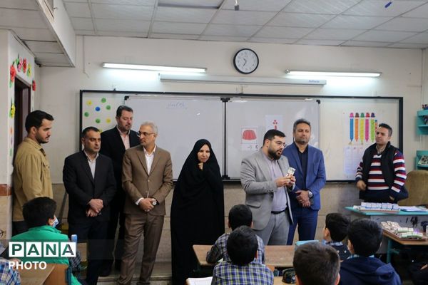 توزیع شیر رایگان در دبستان علی‌اکبر طالبی شهرری