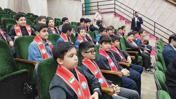 آیین تجلیل از دانش‌آموزان منتخب مسابقات قرآنی و فرهنگی 