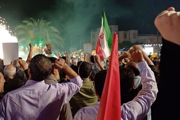 خوشحالی مردم ورامین از پاسخ موشکی ایران به رژیم صهیونسیتی 
