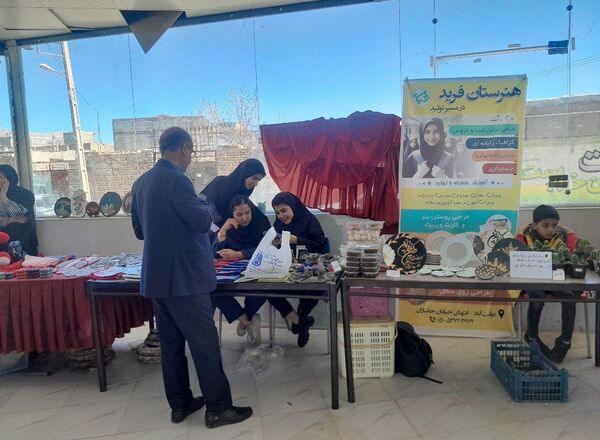 بازارچه نوروزی در شهرستان زاوه