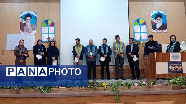 جلسه هم‌اندیشی مجمع مدرسین و مربیان پیشتاز اردوی تمشک در آشخانه