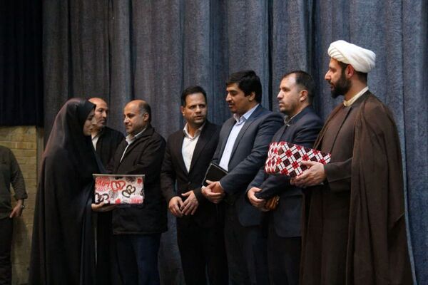 تقدیر از مدیران و فعالان پیشگیری از آسیب‌های اجتماعی شهرک امید صفادشت در نماز جمعه