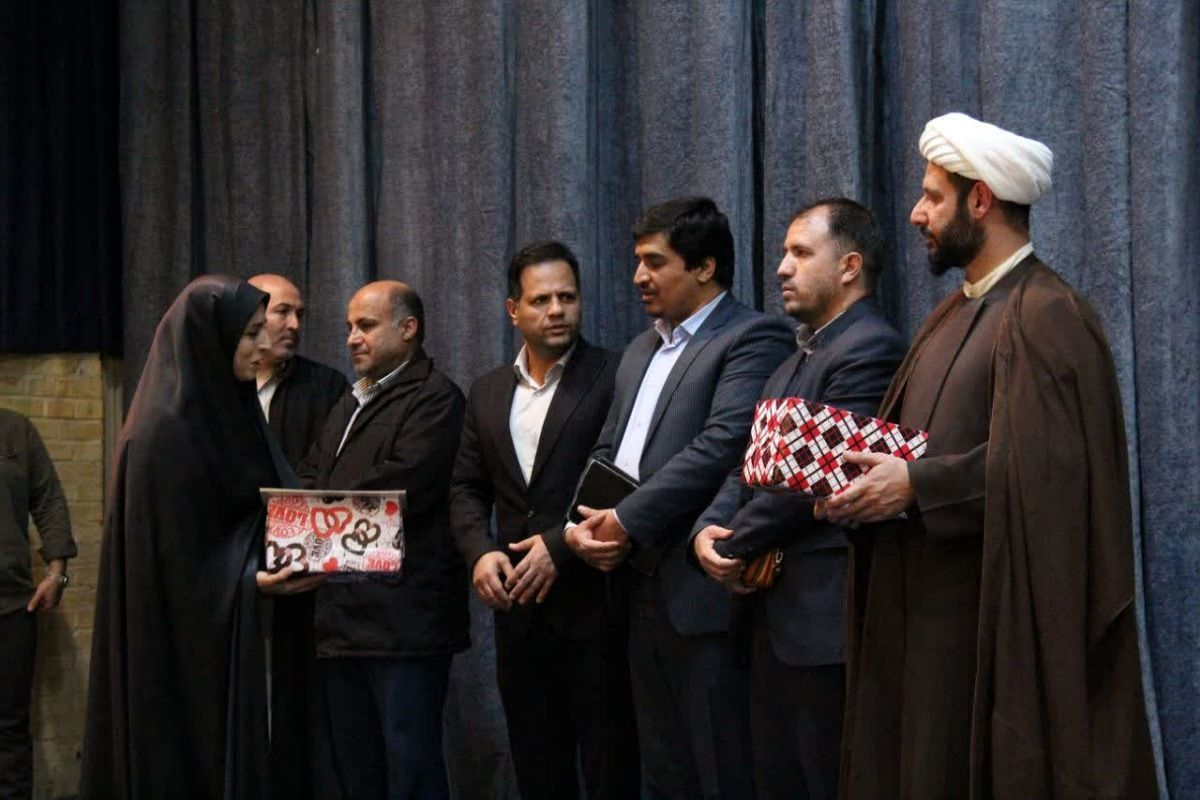 تقدیر از مدیران و فعالان پیشگیری از آسیب‌های اجتماعی شهرک امید صفادشت در نماز جمعه
