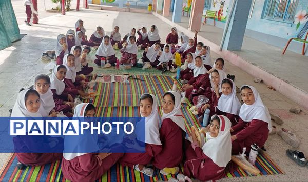 مراسم «صبحانه سالم»  در دبستان دخترانه شهید ابراهیم تنیده بندرعباس