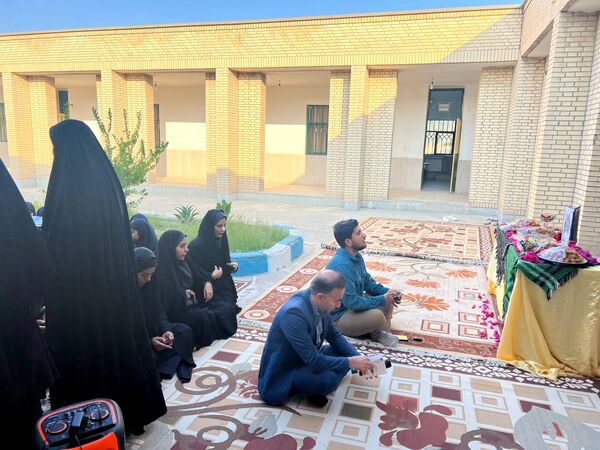 آغاز روز دانش‌آموزان رودخانه با قرائت زیارت عاشورا