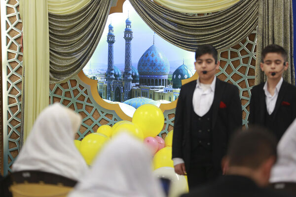 مراسم جشن ازدواج به‌مناسبت نیمه شعبان در مسجد جمکران