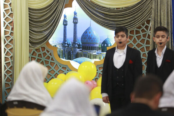مراسم جشن ازدواج به‌مناسبت نیمه شعبان در مسجد جمکران