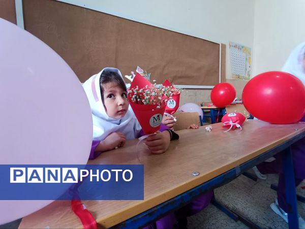 جشن شکوفه‌ها در دبستان شهید رجایی ایزدشهر