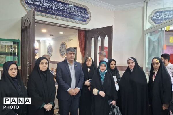 میز خدمت مدیر آموزش و پرورش شهرستان پردیس به مناسبت هفته دولت