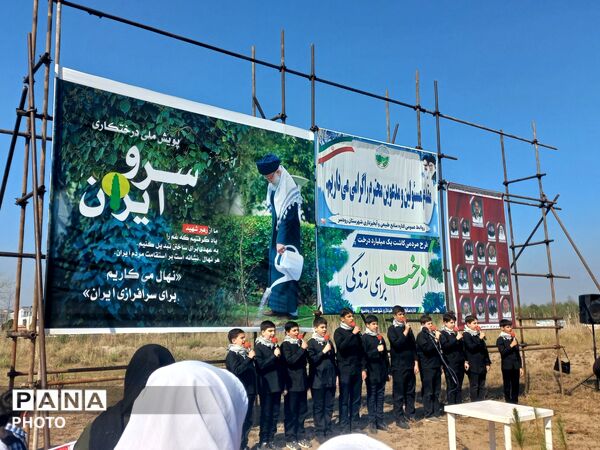 ادای احترام به دانش‌آموزان شهید میناب با کاشت نهال در رودسر