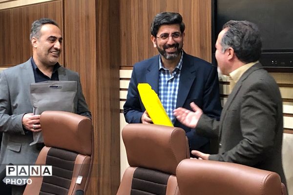 کارگاه توانمندسازی مدیران و معاونین پرورشی مدارس غیر دولتی و افتتاحیه طرح نماد در ناحیه دو شهرری 