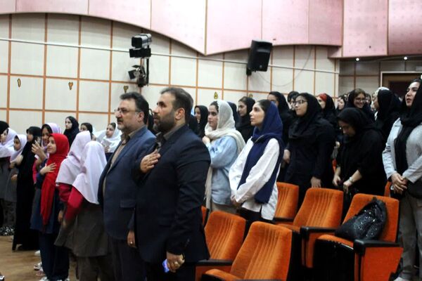 تقدیر از برگزیدگان جشنواره فرهنگی و هنری فردا در ساری 