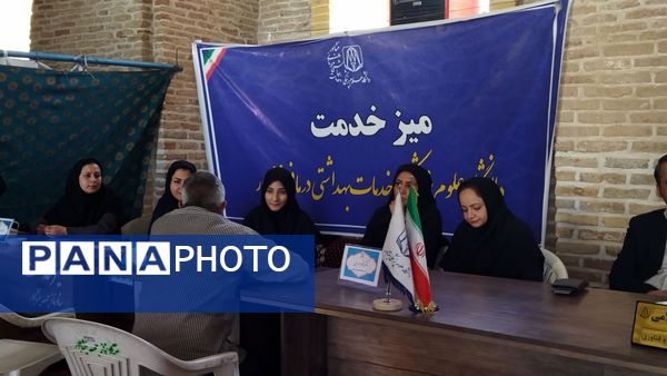 میز خدمت ادارات و بانک‌ها در نماز جمعه نیشابور