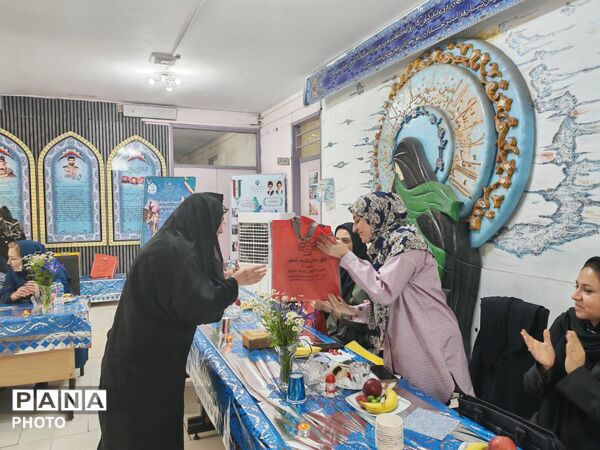 میزبانان فیزیکی، مهمانان مجازی، قاب‌بندی نوین هفته معلم در طلیعه شاهد