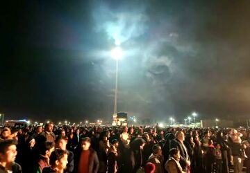 گلبانگ «الله‌اکبر» و شادی مردم در میبد همزمان با سراسر کشور