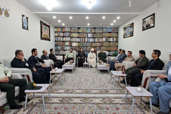 نشست صمیمانه مسئولان جوانرود با امام جمعه این شهرستان