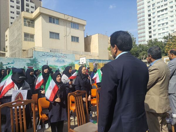 مراسم باشکوه زنگ ایثار و مقاومت در مدرسه شاهد تکتم ناحیه ۳