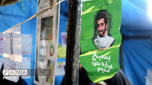 حضور در تجمعات شبانه در میدان شهید امام خامنه‌ای پاکدشت