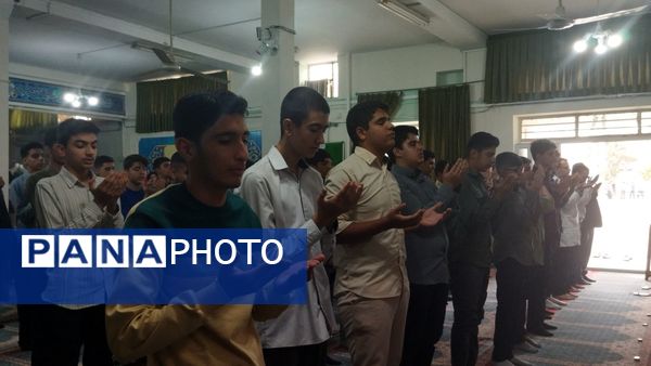 اولین نماز جماعت دبیرستان شاهد ابوذر غفاری در سال تحصیلی جدید 