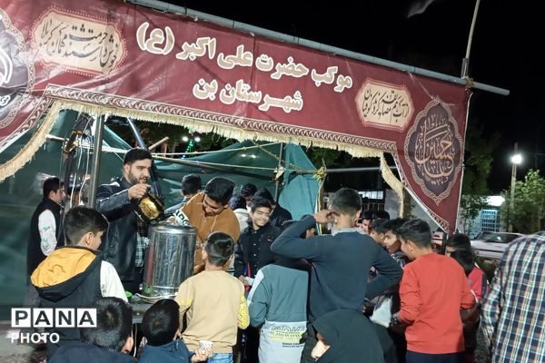 مردم بن میدان حماسه را خالی نمی‌کنند 