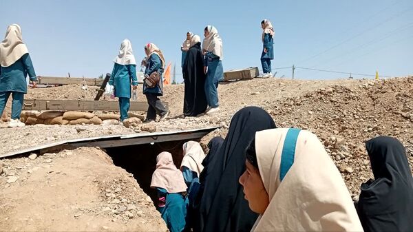 بازدید دانش آموزان دبستان سمیه از کنگره ملی شهید مدرس