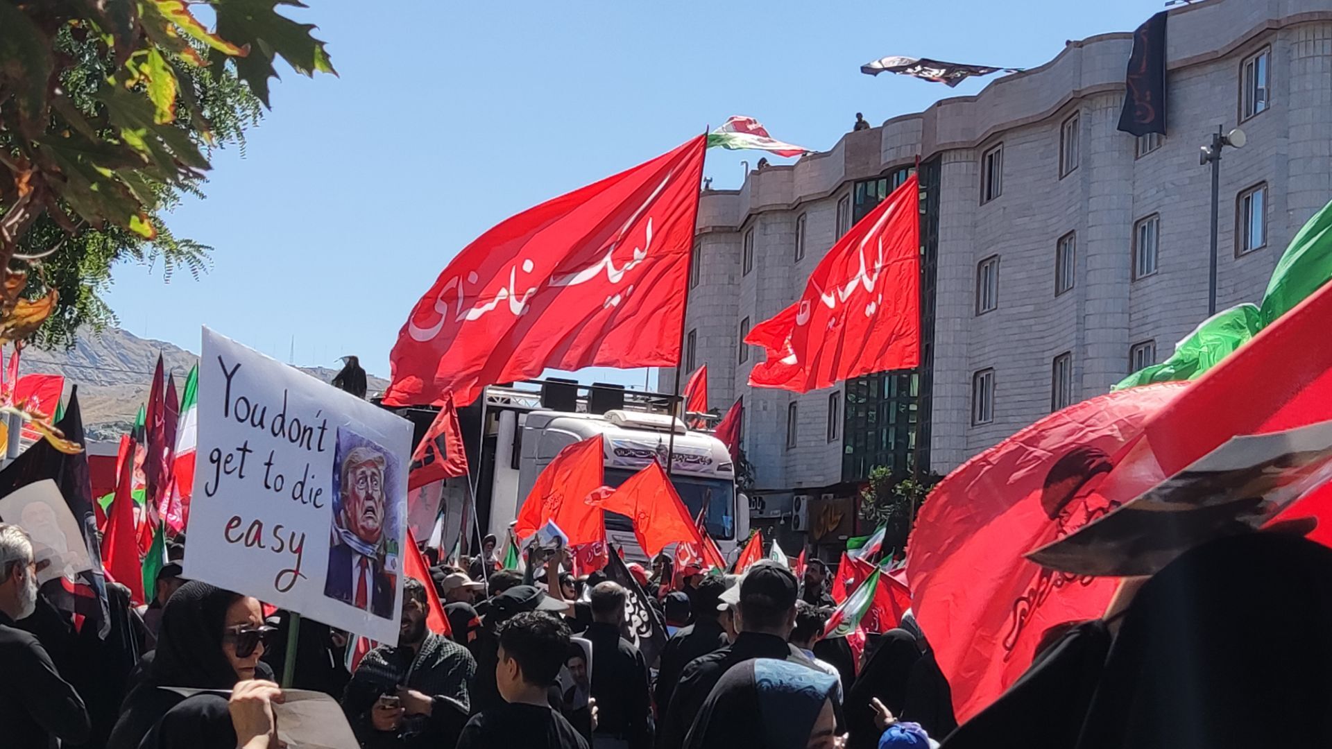 مراسم تشییع پیکر مطهر رهبر معظم انقلاب در جوار ملکوتی حرم امام رضا (ع)