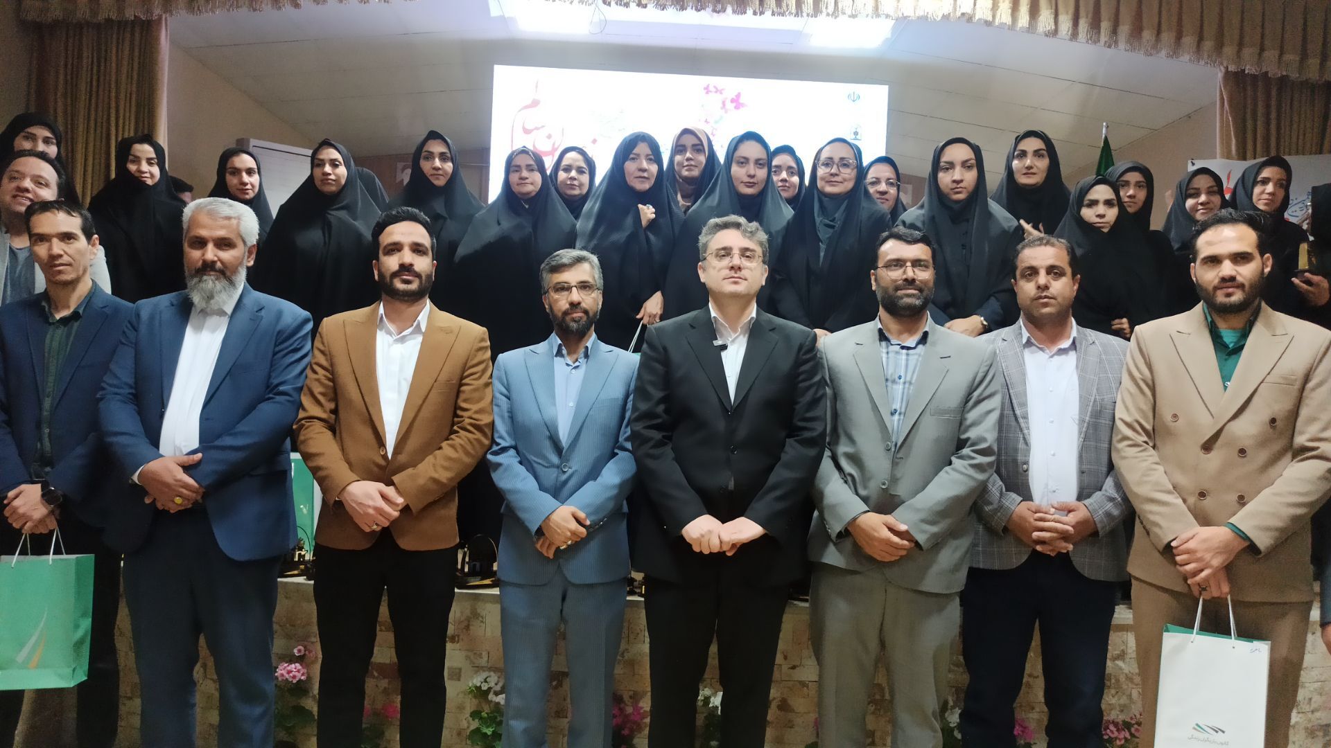 چهاردهمین جشنواره نوجوان سالم و یاریگران زندگی