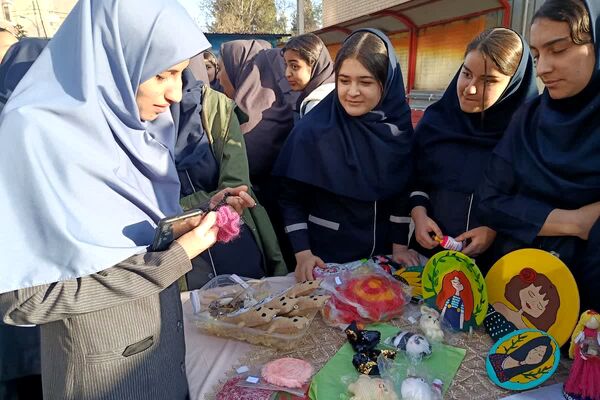 دستان کوچک، ایده‌های بزرگ: بازارچه خلاقیت دانش‌آموزان عترت در جشنواره خوارزمی