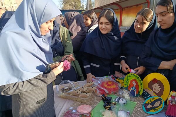 دستان کوچک، ایده‌های بزرگ: بازارچه خلاقیت دانش‌آموزان عترت در جشنواره خوارزمی