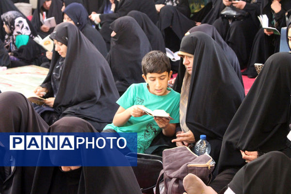 زمزمه عاشقانه دعای عرفه در یادمان 14 شهید گمنام کوه خضر نبی(ع)