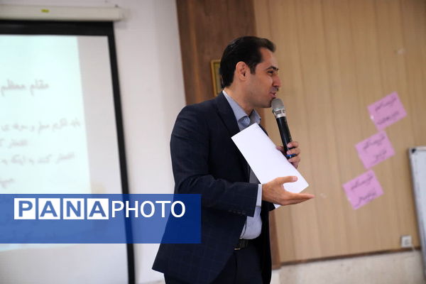 همایش استانی سپاس مربی با حضور پرشور دانش‌آموزان پیشتاز وخبرنگار پانای استان اصفهان