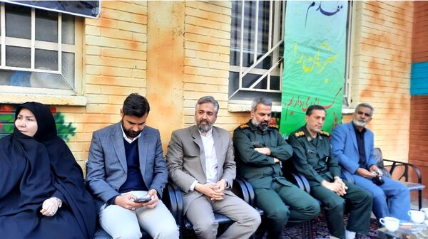 وداع دانش‌آموزان دبیرستان فرهنگیان ناحیه ۷ با شهید گمنام 