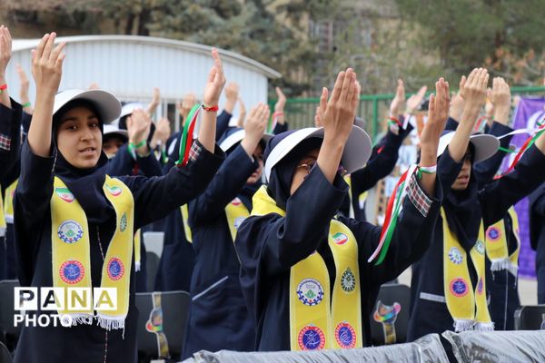 همایش «یاوران انقلاب» ناحیه ۶ مشهد در دبیرستان یاس ۲ 