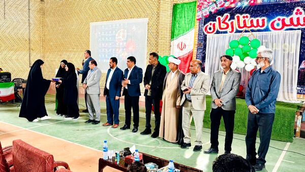 جشن ستارگان سندرک با تجلیل از دانش‌آموزان برتر دبیرستان‌های امیرکبیر و کوثر