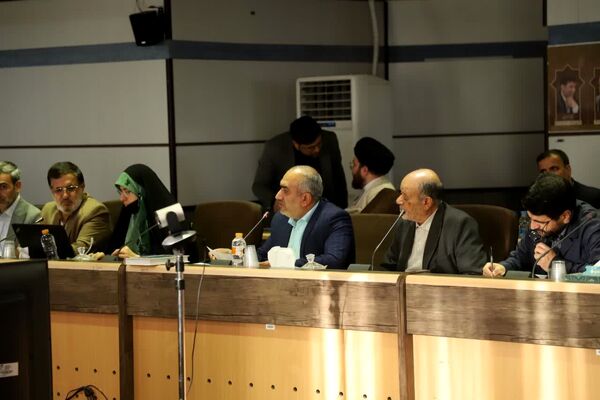 تقدیر از رتبه دوم کنکور سراسری در شورای برنامه‌ریزی آموزش و پرورش قم