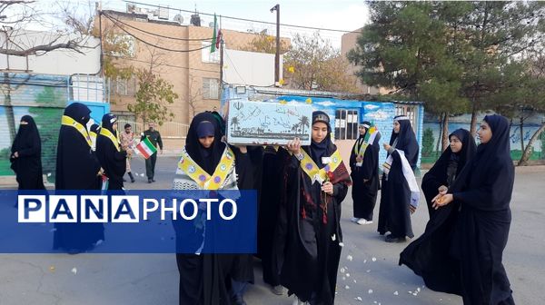 وداع دانش‌آموزان دبیرستان فرهنگیان ناحیه ۷ با شهید گمنام 